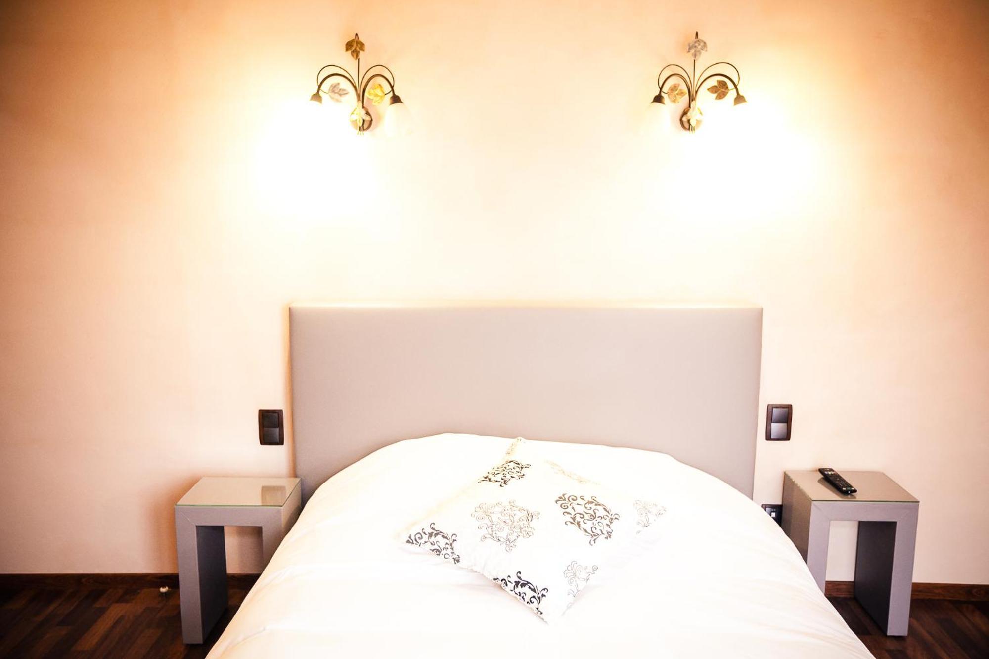 Les Ecuries De La Tour Otel Mondonville Oda fotoğraf