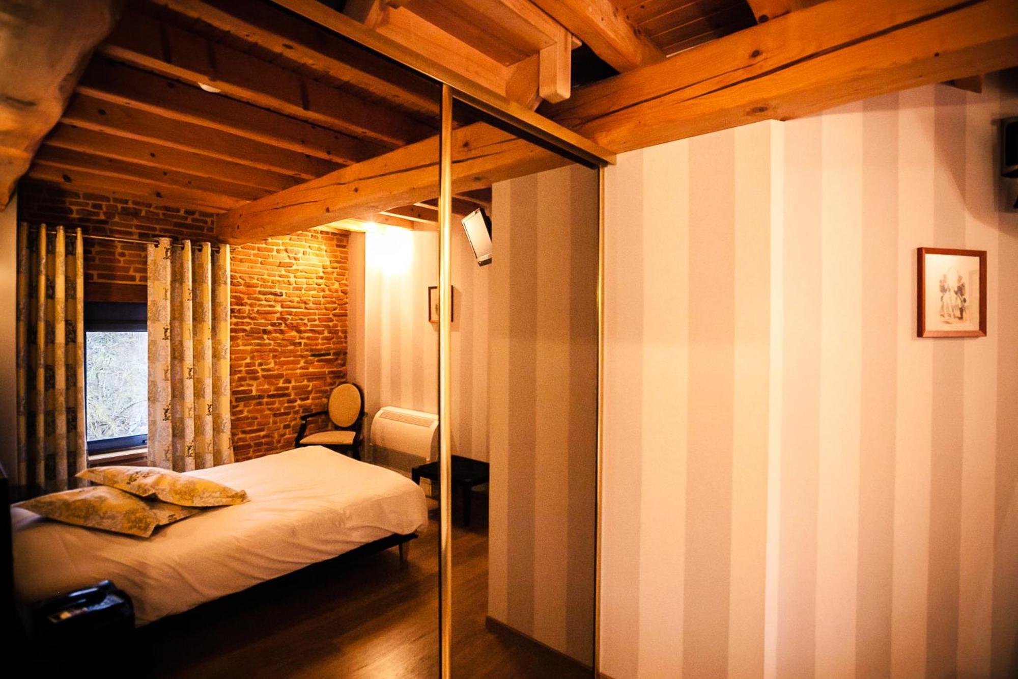 Les Ecuries De La Tour Otel Mondonville Oda fotoğraf